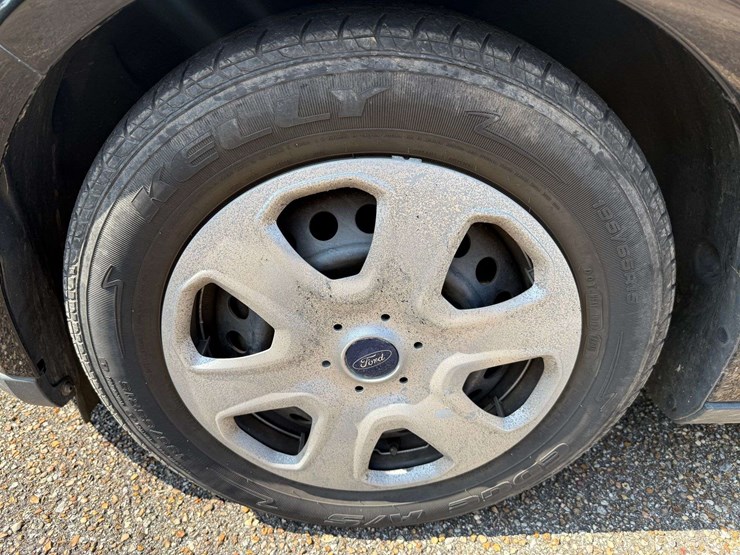 2017-ford-focus-4-door-sedan-(42,593-miles)-image-22