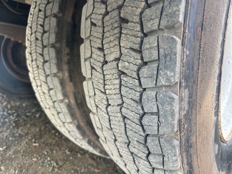 1995-international-8100-image-80