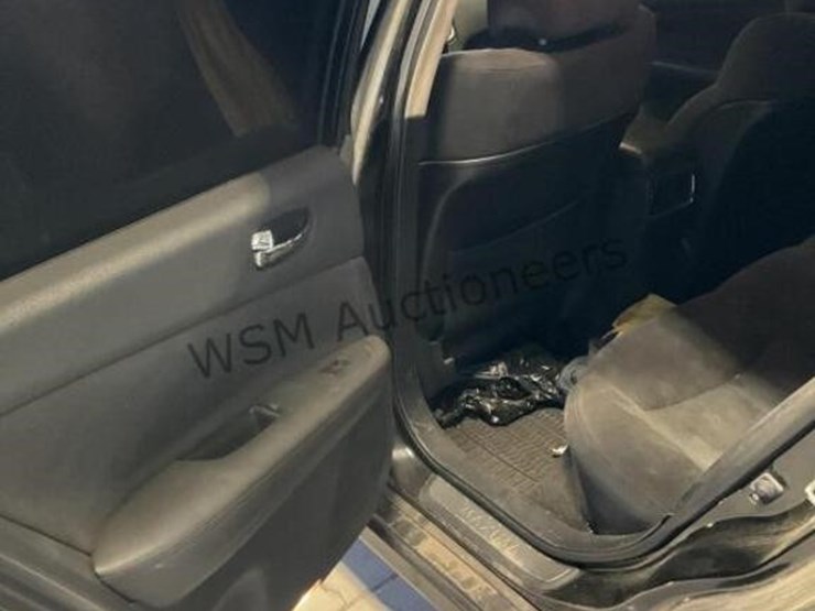 2011-nissan-maxima-sdn-image-26