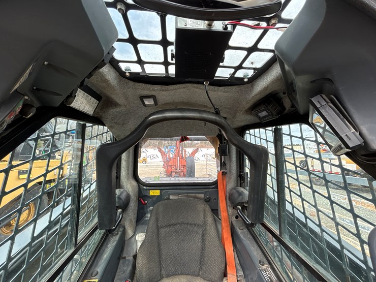 2020-deere-332g-image-52