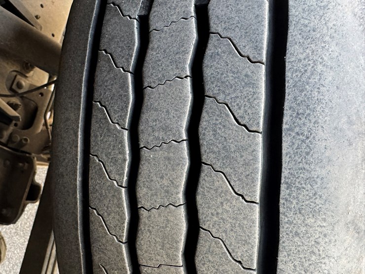 2019-isuzu-nrr-image-59