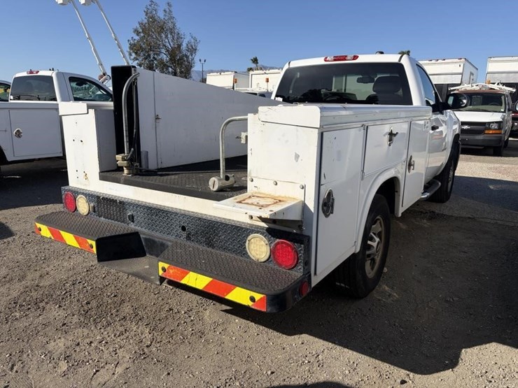 2012-chevrolet-2500-image-3