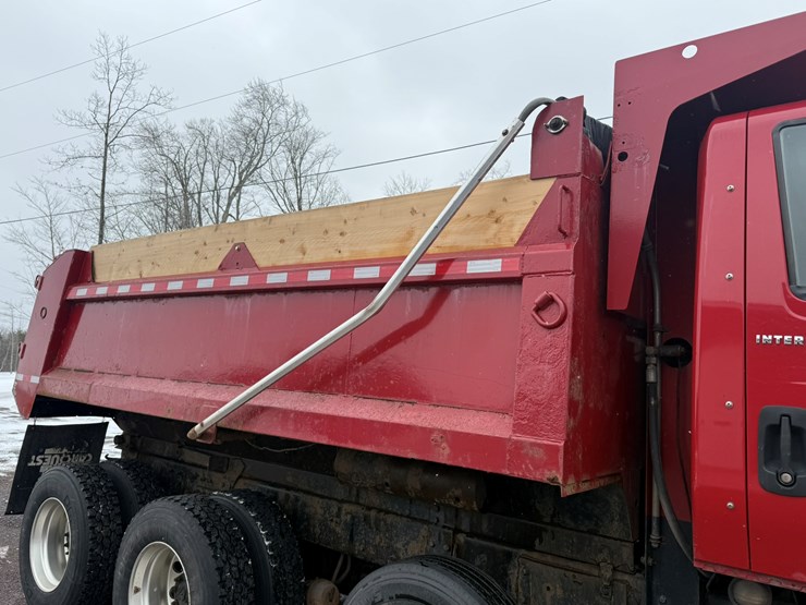 #1052-•-2007-international-7600sfa-tri-axle-dump-truck-image-16