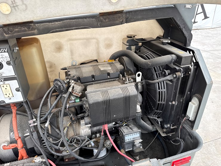 2015-massey-ferguson-8-image-28