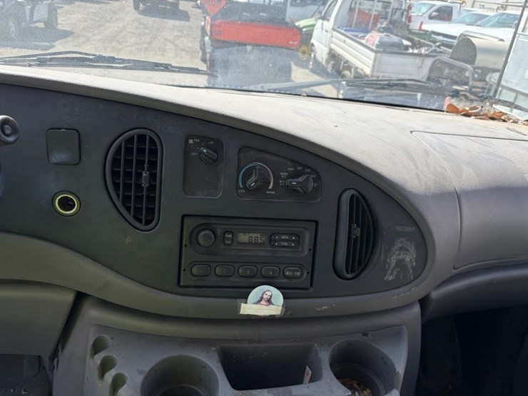 2002-ford-e350-image-16