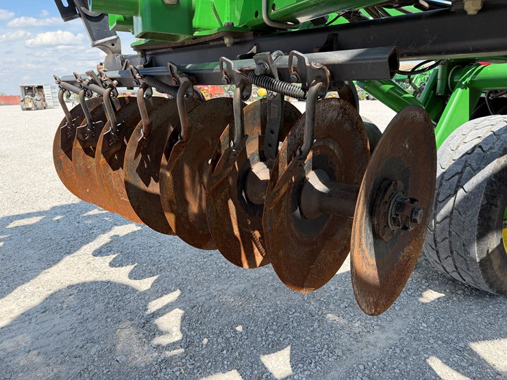 2014-john-deere-2623-image-12