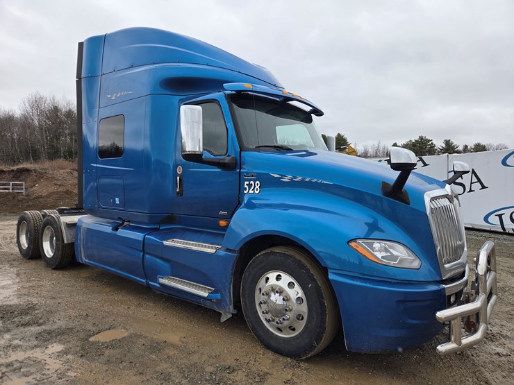 #2199-•-2020-international-a26-sleeper-cab-truck-tractor-image-7