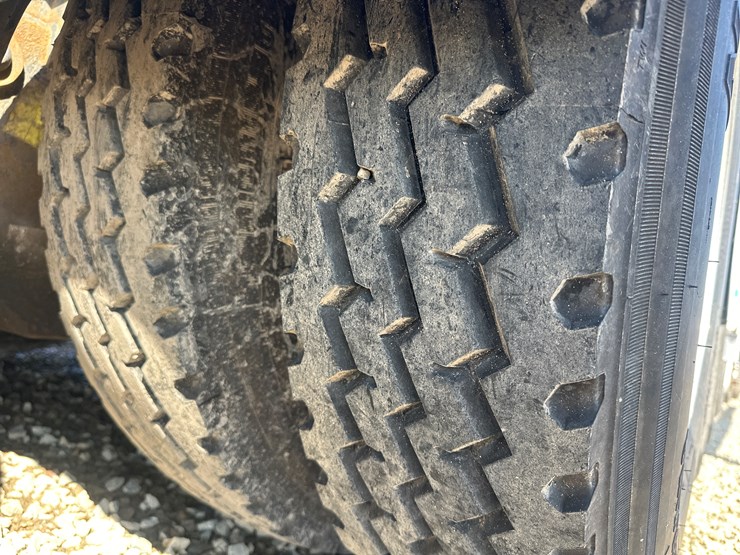 2014-massey-ferguson-8-image-70