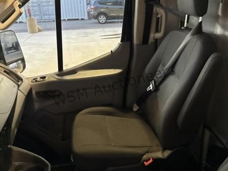 2019-ford-transit-image-26