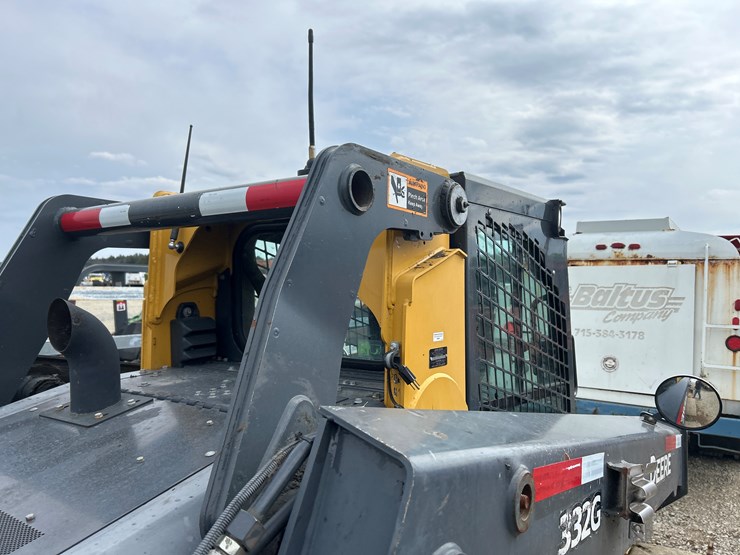 2020-deere-332g-image-35