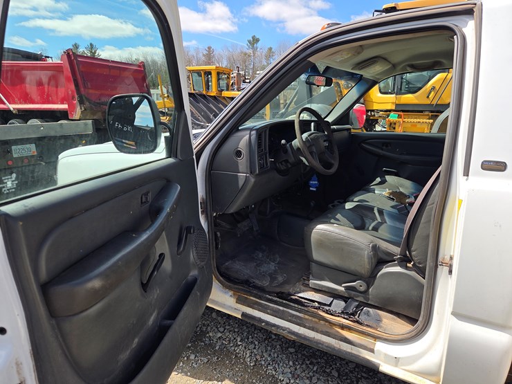 2003-chevrolet-3500-image-43