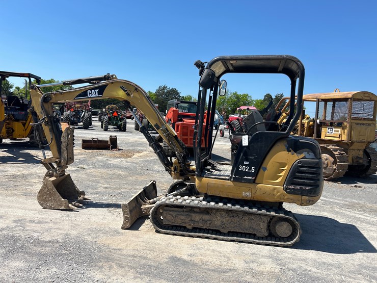 caterpillar-302.5-image-2