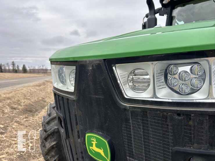 2014-john-deere-8320r-image-13