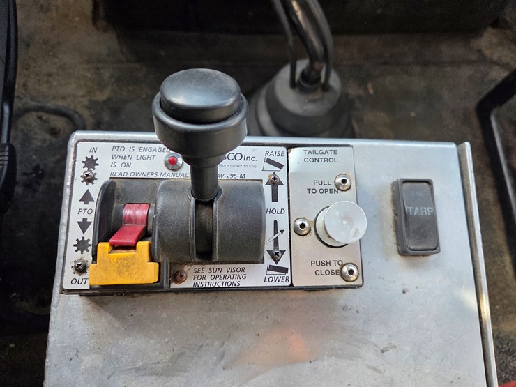 2012-international-7600-image-57