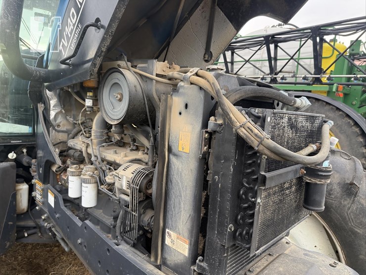 new-holland-tv140-image-36