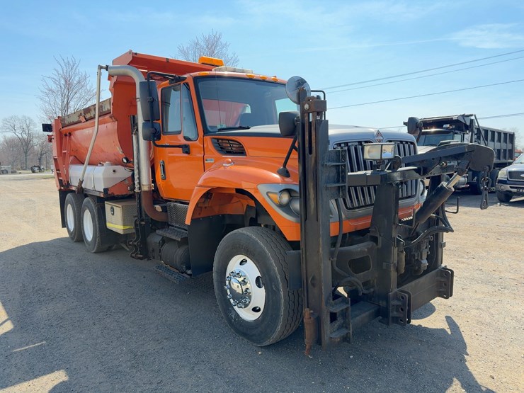 2012-international-7600-image-7