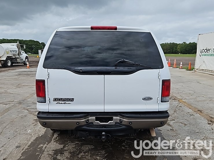 2004-ford-excursion-image-14