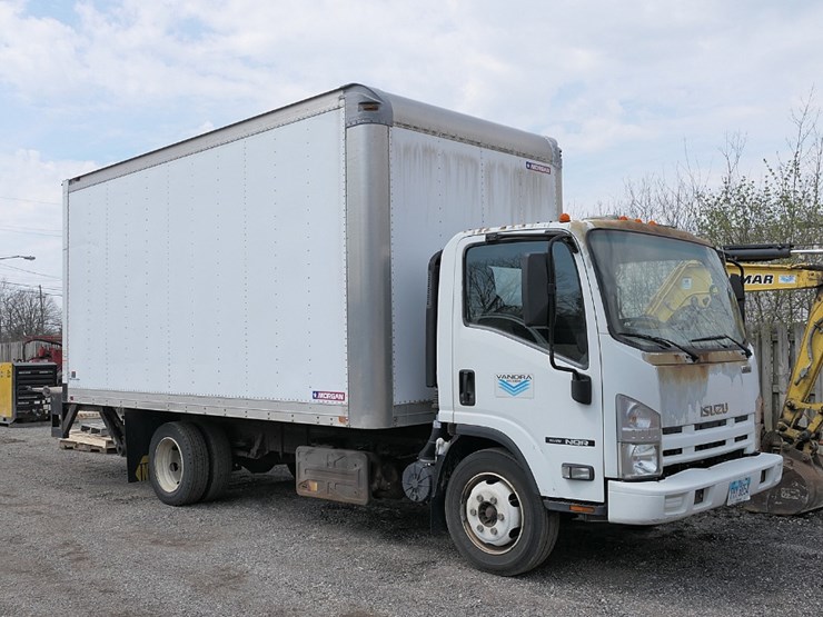 2011-isuzu-nqr-image-1