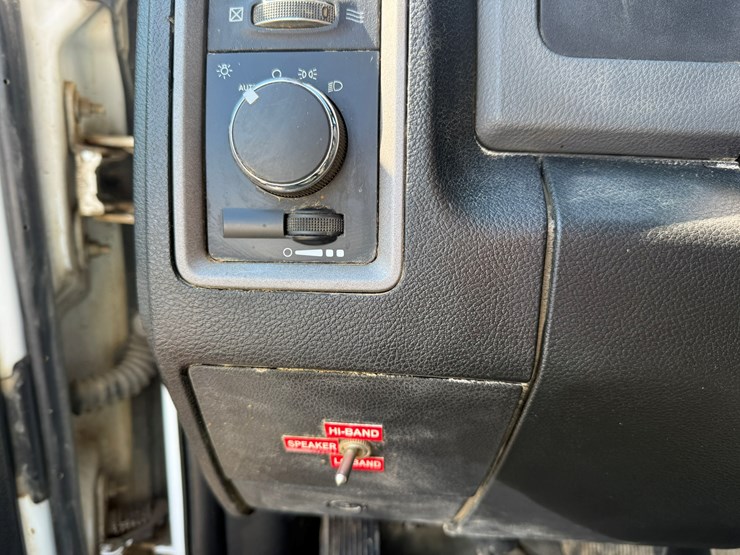 #2049-•-2015-ram-5500-heavy-duty-service-truck-image-40