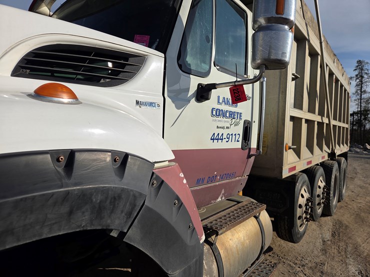 2012-international-7600-image-17