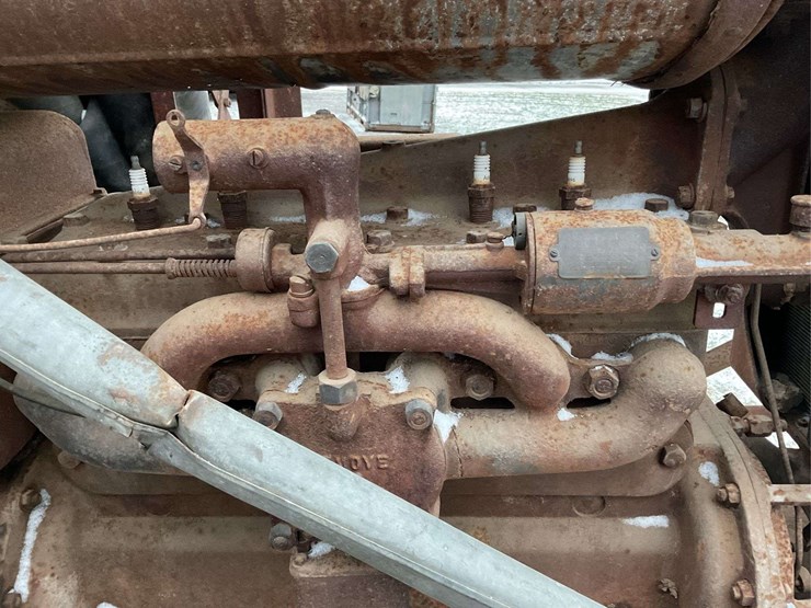 fordson-with-mounted-gleaner-combine-image-24