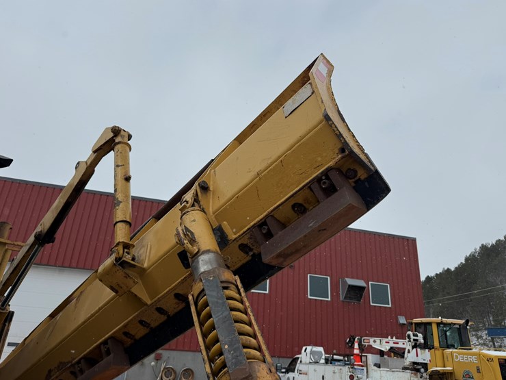 caterpillar-160m-image-54