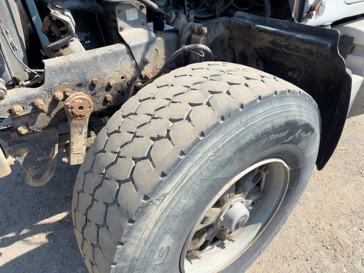 2001-mack-rd688s-image-9