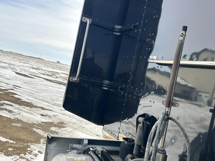 2012-peterbilt-386-image-55