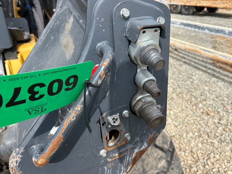 2020-deere-332g-image-17