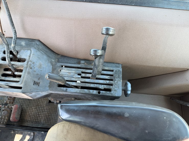 1984-john-deere-2550-image-13