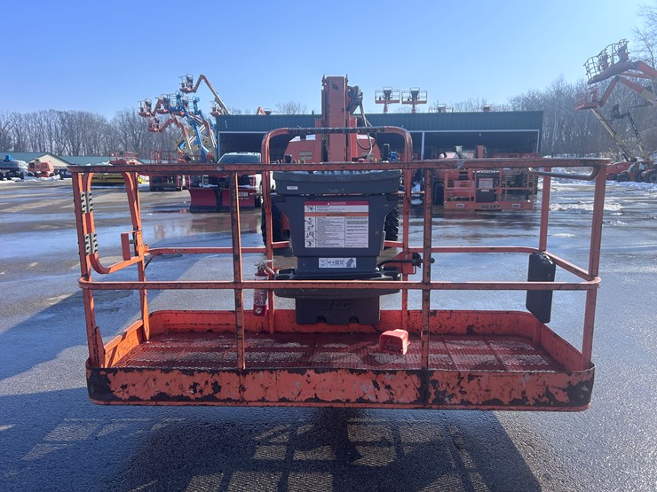 2011-jlg-660sj-image-8