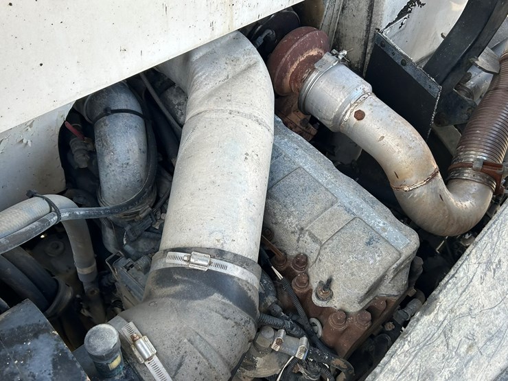 #2237-•-2006-mack-tri-axle-concrete-placement-truck-image-56