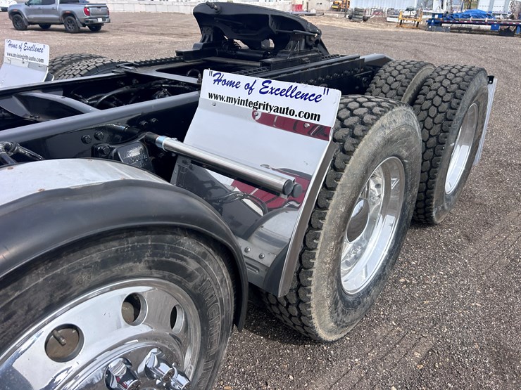 #1009-•-2012-western-star-conventional-4-sleeper-cab-truck-tractor-image-17