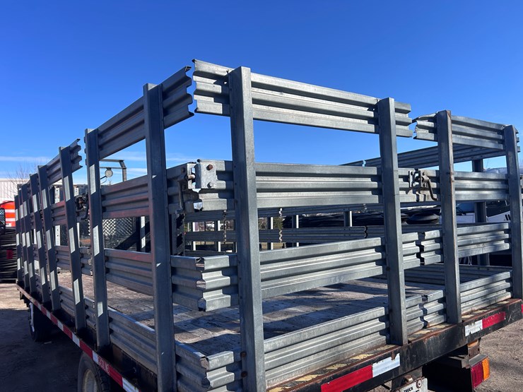 2013-isuzu-npr-image-17