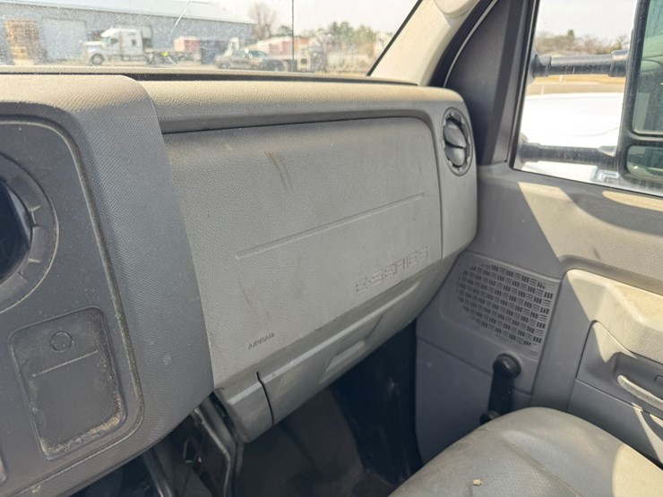 2010-ford-e350-image-31