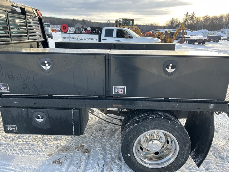 2021-ford-f550-image-27