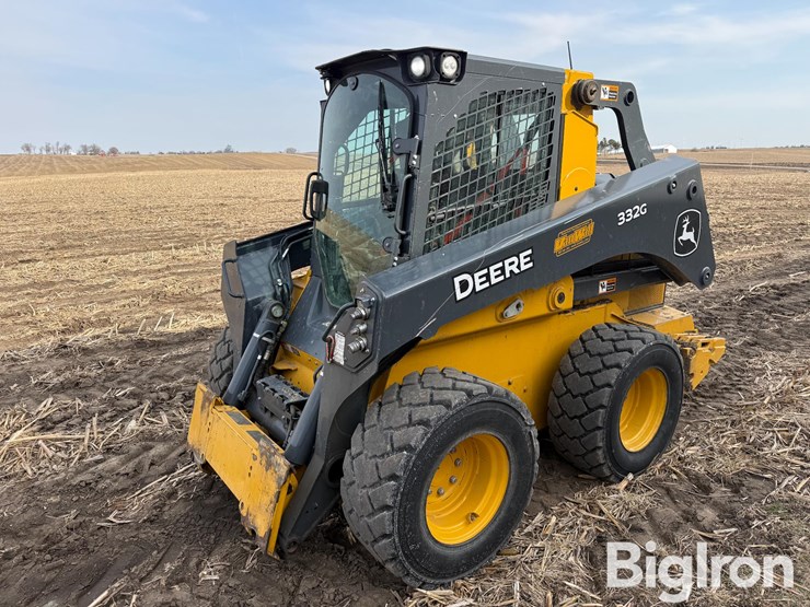 2022-deere-332g-image-1