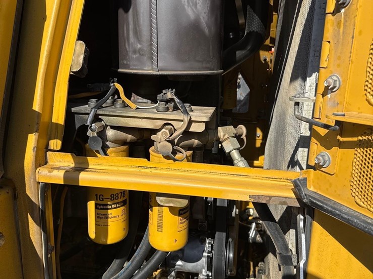 2008-caterpillar-953d-image-28