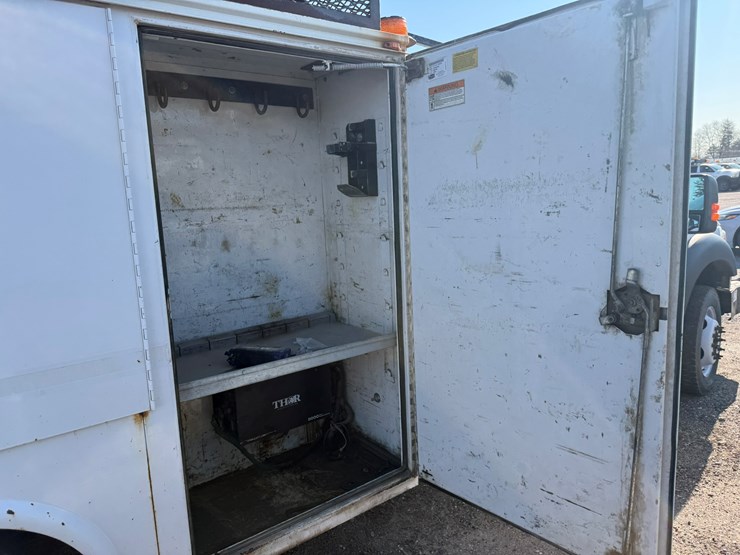 2012-ford-f550-xl-image-28