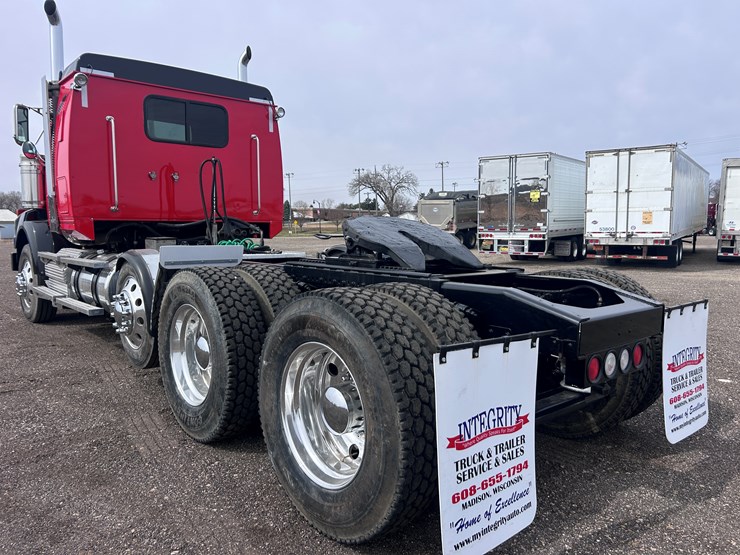 #1009-•-2012-western-star-conventional-4-sleeper-cab-truck-tractor-image-3