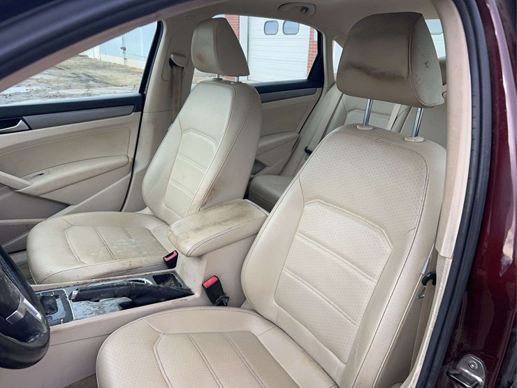 2014-volkswagen-passat-tdi-image-48