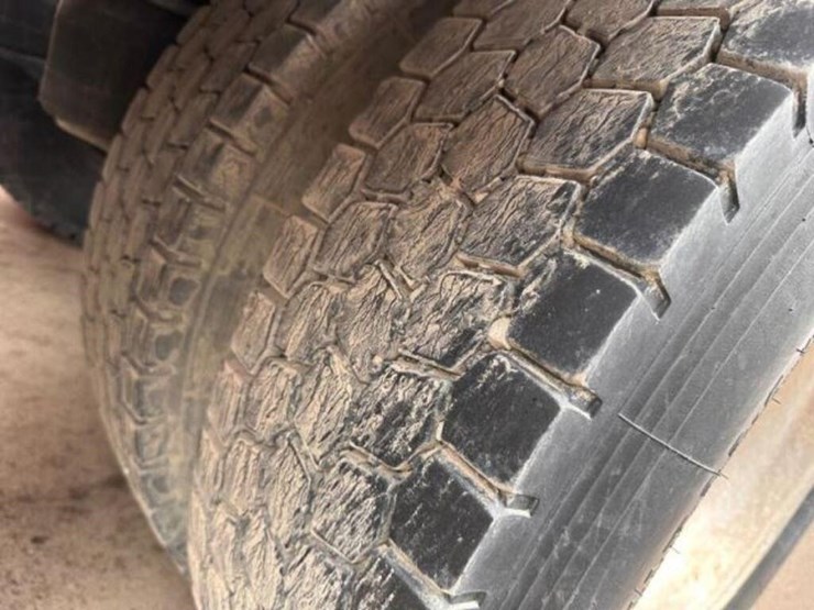 2008-peterbilt-335-image-55