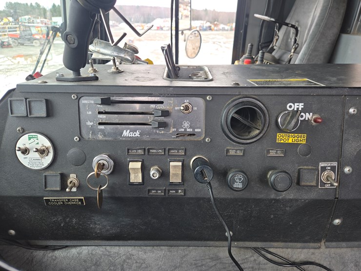 massey-ferguson-8-image-128