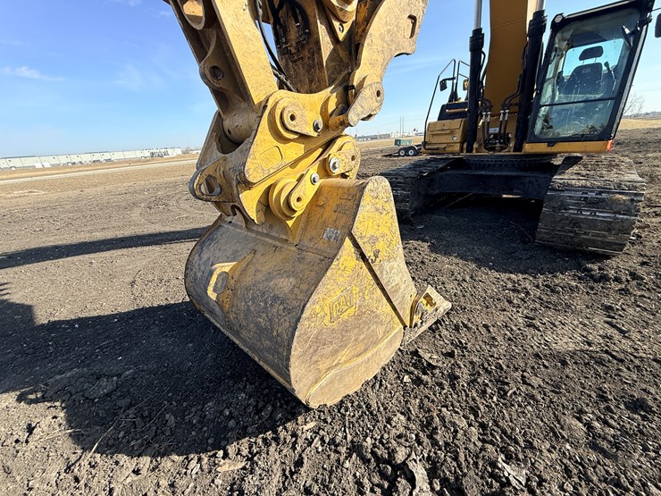 caterpillar-340-image-23