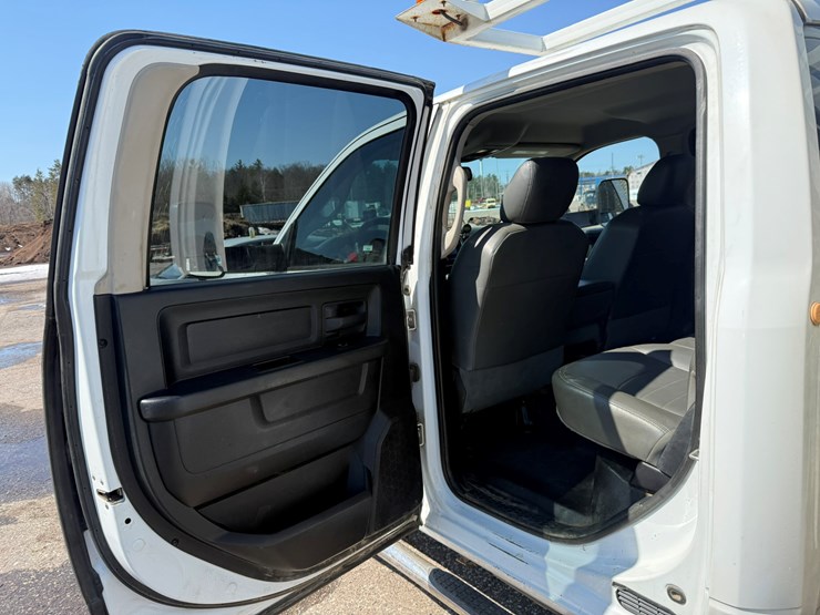 #1064-•-2015-ram-5500-heavy-duty-service-truck-image-20