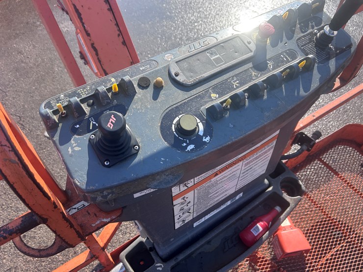 2011-jlg-660sj-image-27