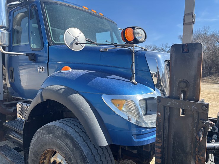 2006-international-7600-image-16