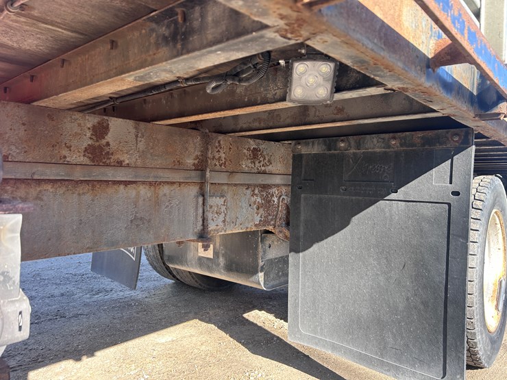 2012-isuzu-npr-image-36