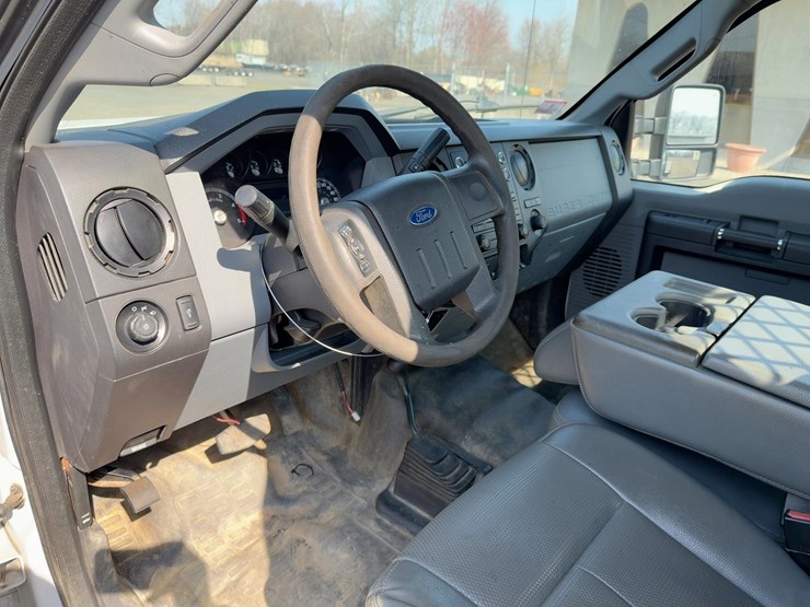 2015-ford-f350-xl-image-17