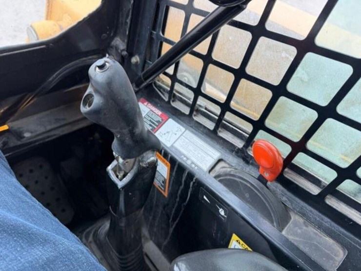 2007-john-deere-328-image-15